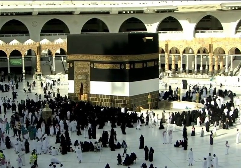 Muslim Pilgrims Circle Kaaba in Mecca for Annual Hajj Pilgrimage (+Video)