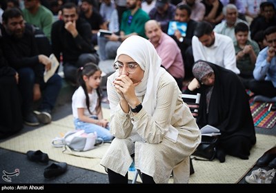 مراسم قرائت دعای عرفه در خیابان سعدی تهران