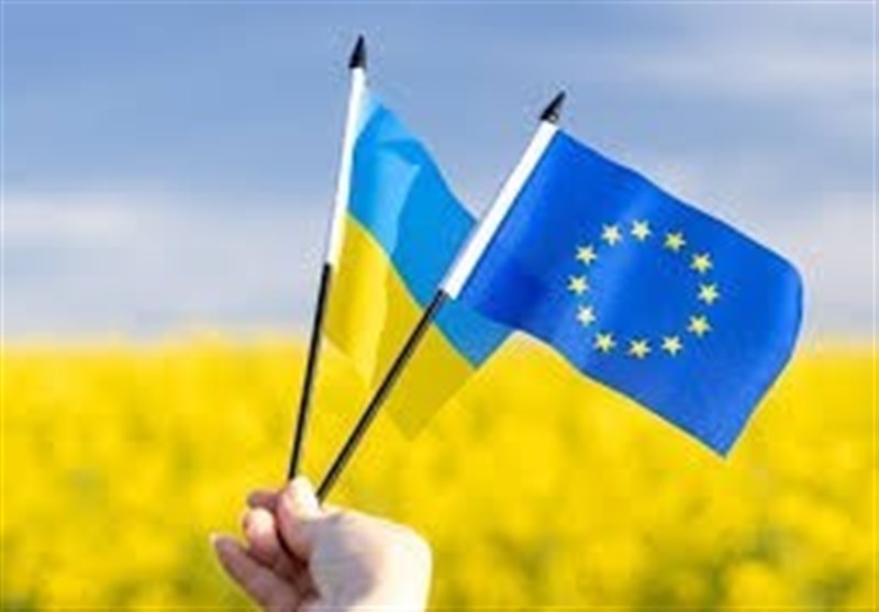 EU May Offer Security Guarantees to Ukraine following Summit: Report