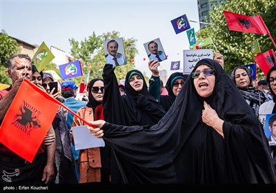 Tahran&apos;da Türkiye büyükelçiliği önünde gösteri