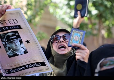 تجمع اعتراضی مقابل سفارت سوئد در محکومیت هتک حرمت به قرآن