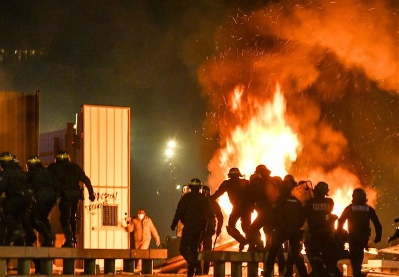 آتش سوزی مهیب در بزرگترین کتابخانه عمومی مارسی⁩ + فیلم