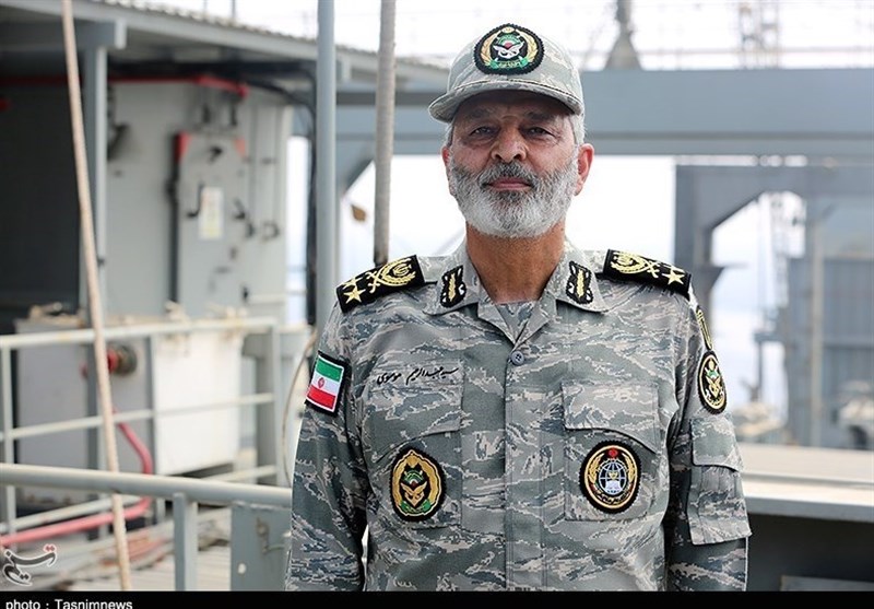 سرلشکر موسوی: نیروی دریایی ارتش ‌قاطعانه در برابر ابرقدرت‌ها می‌ایستد