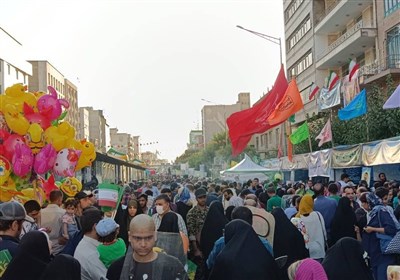  شیعیان امیرالمؤمنین یک به یک از راه می‌رسند؛ همه به وقت عاشقی آمدند / میدان امام حسین(ع) مملو از جمعیت 