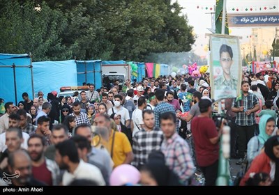 مهمانی ده کیلومتری غدیر در خیابان انقلاب