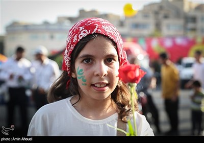 مهمانی ده کیلومتری غدیر در خیابان انقلاب