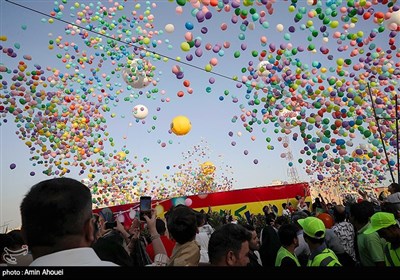 مهمانی ده کیلومتری غدیر در خیابان انقلاب