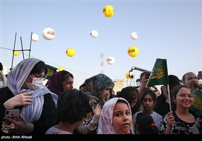 مهمانی ده کیلومتری غدیر در خیابان انقلاب