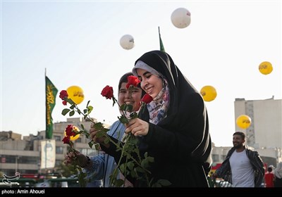 مهمانی ده کیلومتری غدیر در خیابان انقلاب