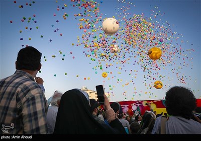 مهمانی ده کیلومتری غدیر در خیابان انقلاب