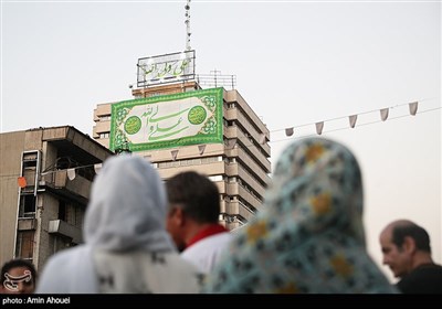 مهمانی ده کیلومتری غدیر در خیابان انقلاب