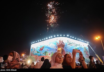 مهمانی ده کیلومتری غدیر در خیابان انقلاب