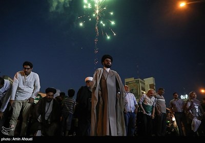 مهمانی ده کیلومتری غدیر در خیابان انقلاب