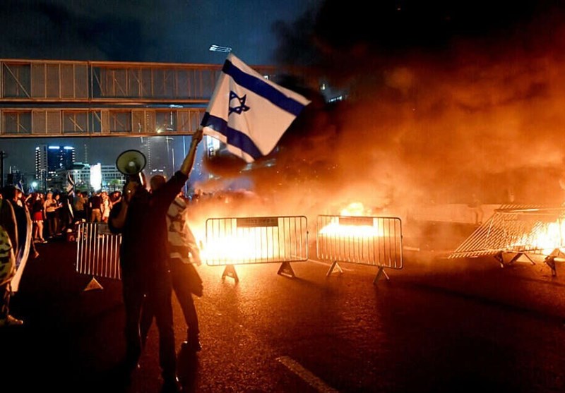 ده‌ها هزار معترض اسرائیلی برای بیست و هفتمین هفته پیاپی علیه نتانیاهو شعار دادند