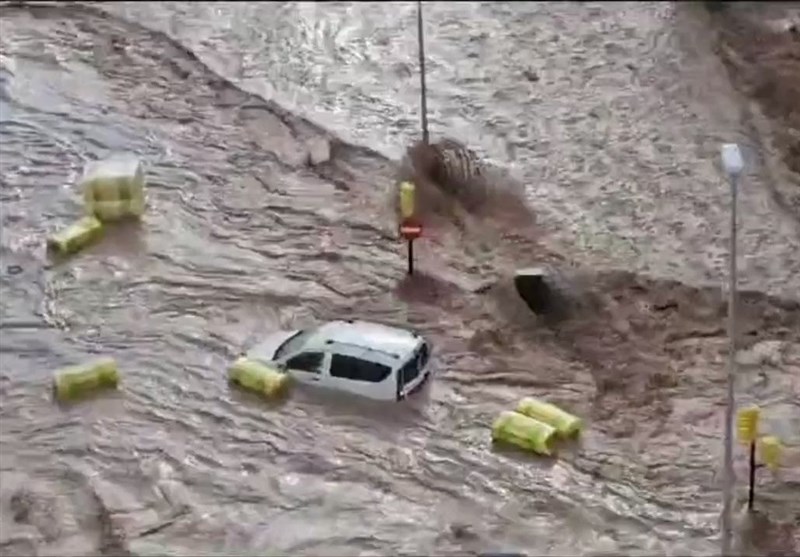 Torrential Rains Cause Flash Floods, Closes Roads in Spain (+Video)