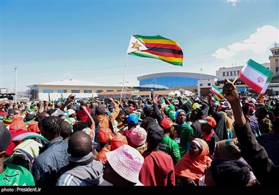استقبال رسمی رئیس جمهور زیمبابوه از دکتر رئیسی در فرودگاه هراره
