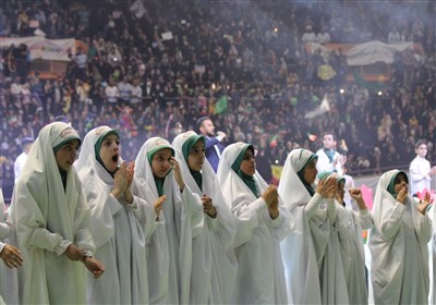  حضور حماسه‌ساز دختران انقلاب در ورزشگاه آزادی برای ترویج حجاب در جامعه 