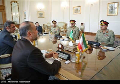 Pakistan ordusu komutanı ile İran dışişleri bakanının görüşmesi