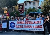 تجمع مردمی در آنتالیای ترکیه در اعتراض به افزایش بی رویه اجاره خانه