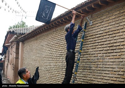 سیاه پوش کردن محلات قدیمی گرگان در آستانه محرم حسینی