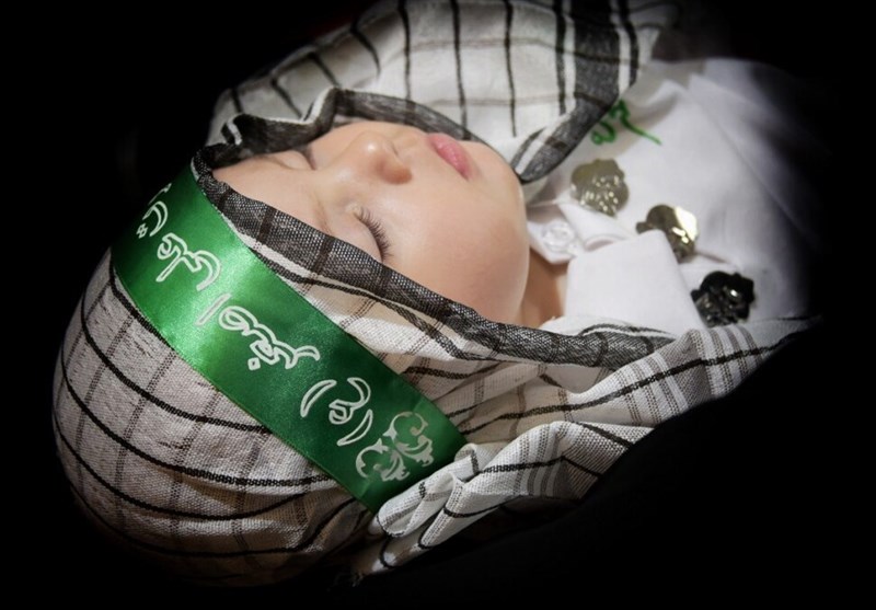 گزارش خبرنگاران تسنیم| شکوه میثاق شیرخوارگان در ایران/ لالایی مادرانه برای نوزاد 6 ماهه کربلا‌ + فیلم