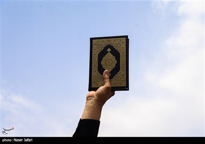 مسيرة في طهران تندد بإساءة القرآن الكريم