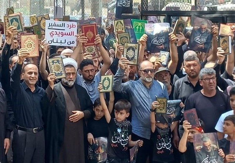 تجمعات مردم لبنان در محکومیت هتاکی به قرآن کریم/ درخواست الازهر برای تحریم کالاهای سوئدی