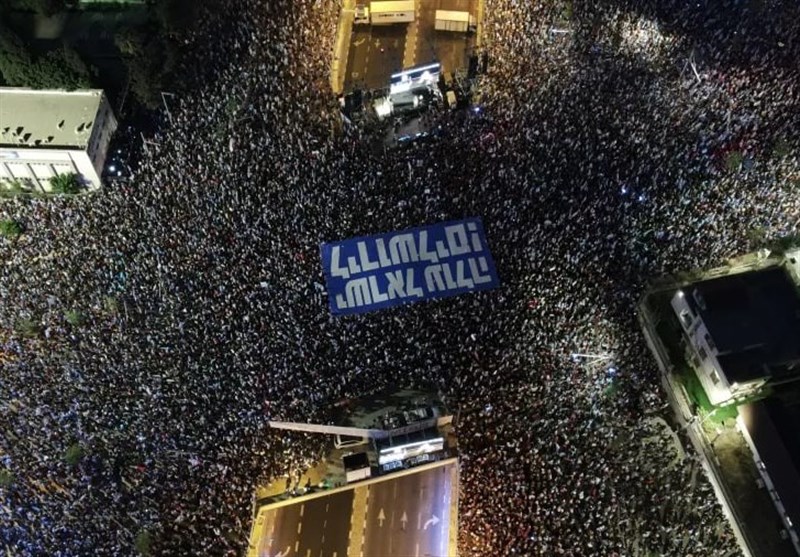 Tens of Thousands Protest in Tel Aviv against Netanyahu&apos;s Judicial Overhaul