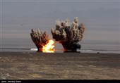 انهدام اهداف دشمن با بمب یاسین 90/ سوخت‌گیری هوایی F14 از سوخت‌رسان 707