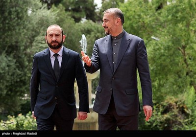 İran ve Ermenistan dışişleri bakanlarının görüşmesi
