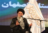 امام جمعه اصفهان: تمام جهان کفر به شیوه‌های مختلف متصل شده‌اند تا مانع مشارکت مردم شوند