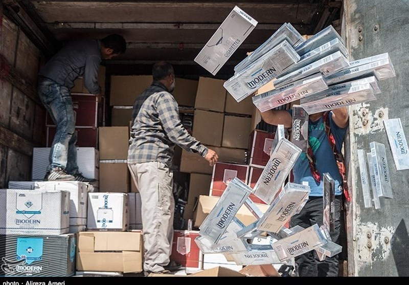 Iran Arrests Members of Big Cigarette Smuggling Ring