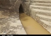 آب قنات بهاباد پس از 25 ماه خشکی در شب تاسوعا جاری شد + فیلم و تصاویر