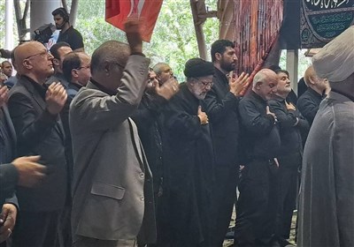  حضور رئیس جمهور در جمع عزاداران حسینی در نمازجمعه دانشگاه تهران 