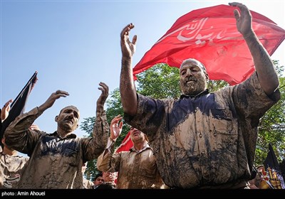 آئین سنتی گِل مالی لرستانی‌‎های مقیم تهران در عاشورا