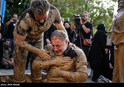 آئین سنتی گِل مالی لرستانی‌‎های مقیم تهران در عاشورا