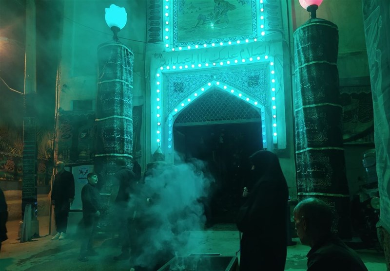 ‌هم‌نوایی مردم با ‌شام غریبان حسینی در قدیمی‌ترین تکیه تهران + فیلم و تصاویر