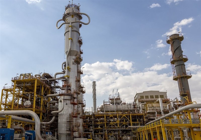 NPC Chief Hails Achievements in Iran Petrochemical Industry
