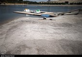 روایتی از شرایط اسفناک دریاچه آزادی/ به‌جای غرق‌شدن، در دریاچه قدم بزنید! + تصاویر و فیلم