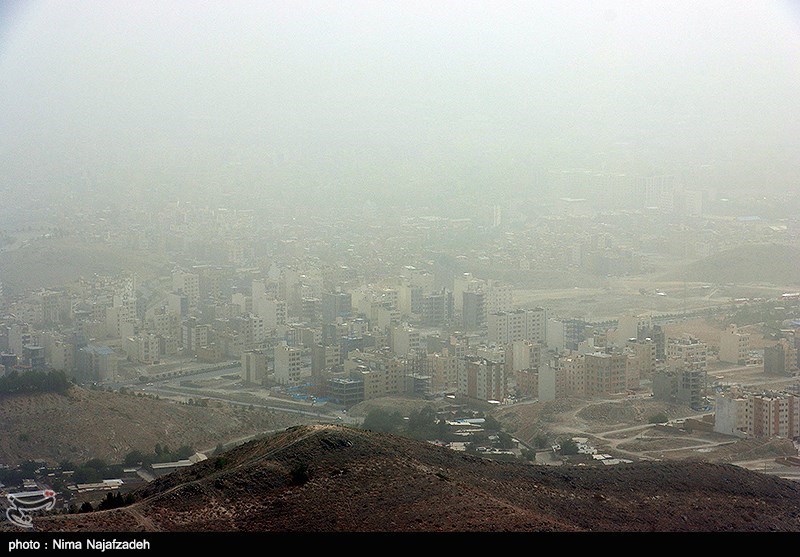 وضعیت هوای تهران 1402/09/04؛ تداوم تنفس هوای &quot;ناسالم برای گروه‌های حساس&quot;