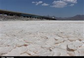 ادامه مالچ‌پاشی در &quot;دریاچه ارومیه&quot; تهدید جدی را متوجه اکوسیستم و تنوع زیستی منطقه خواهد کرد