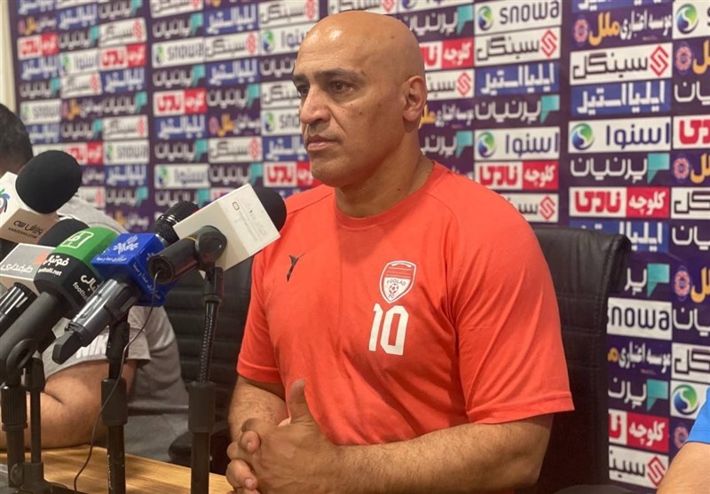 منصوریان: بزرگ‌ترین آسیب را از درون باشگاه فولاد خوردیم/ 3 بار در چیدمان بازی دچار مشکل شدیم