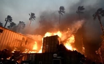 هاوایی همچنان در آتش می‌سوزد/ چرا کاخ سفید اهمیتی به کشته شدن شهروندانش نمی‌دهد؟