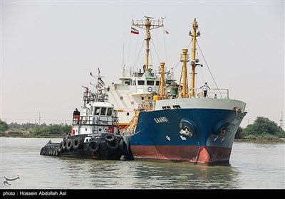 Gas Tanker Transports LPG in Iran’s Abadan