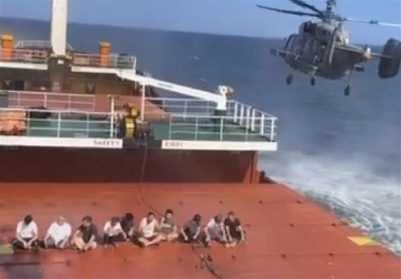 بازرسی کشتی ترکیه‌ای از سوی نظامیان روس در دریای سیاه+فیلم