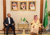 Iranian, Saudi Top Diplomats Hold Talks in Riyadh