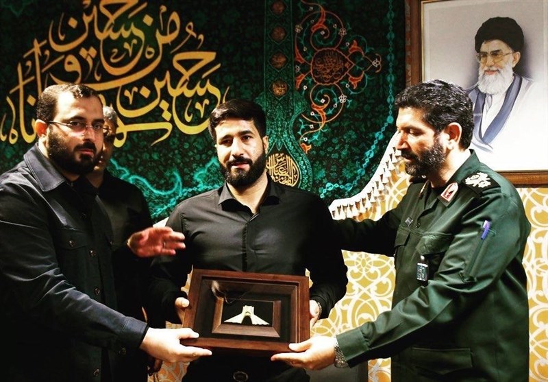 اعطای نشان آزادی ملت ایران به قهرمان شاهچراغ + فیلم