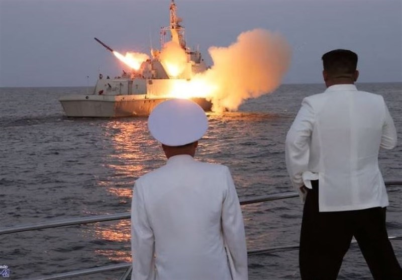 بازدید رئیس کره شمالی از آزمایش موشک‌های کروز همزمان با آغاز رزمایش آمریکا و کره جنوبی
