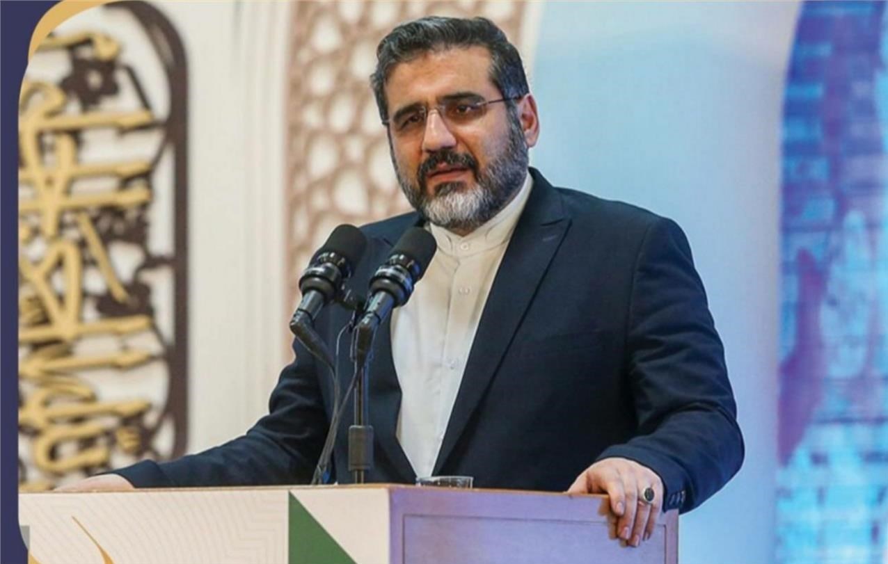 وزیر ارشاد وعده داد: ایجاد سکوهای عرضه لباس مناسب بانوان با قیمت مناسب در میدان‌های تهران