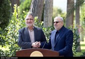 جواد اوجی وزیر نفت و علیرضا زاکانی شهردار تهران در حاشیه جلسه هیئت دولت